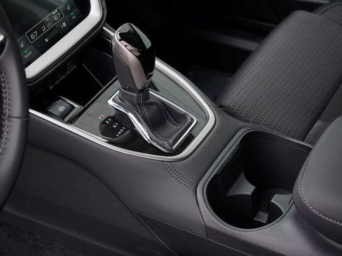 Used 2025 Subaru Outback Premium image 9