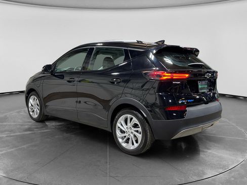 Used 2023 Chevrolet Bolt EUV LT w/ Driver Confidence Package FWD image 2