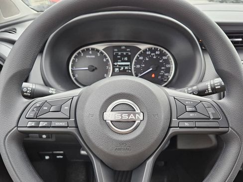 New 2025 Nissan Kicks Play S image 11