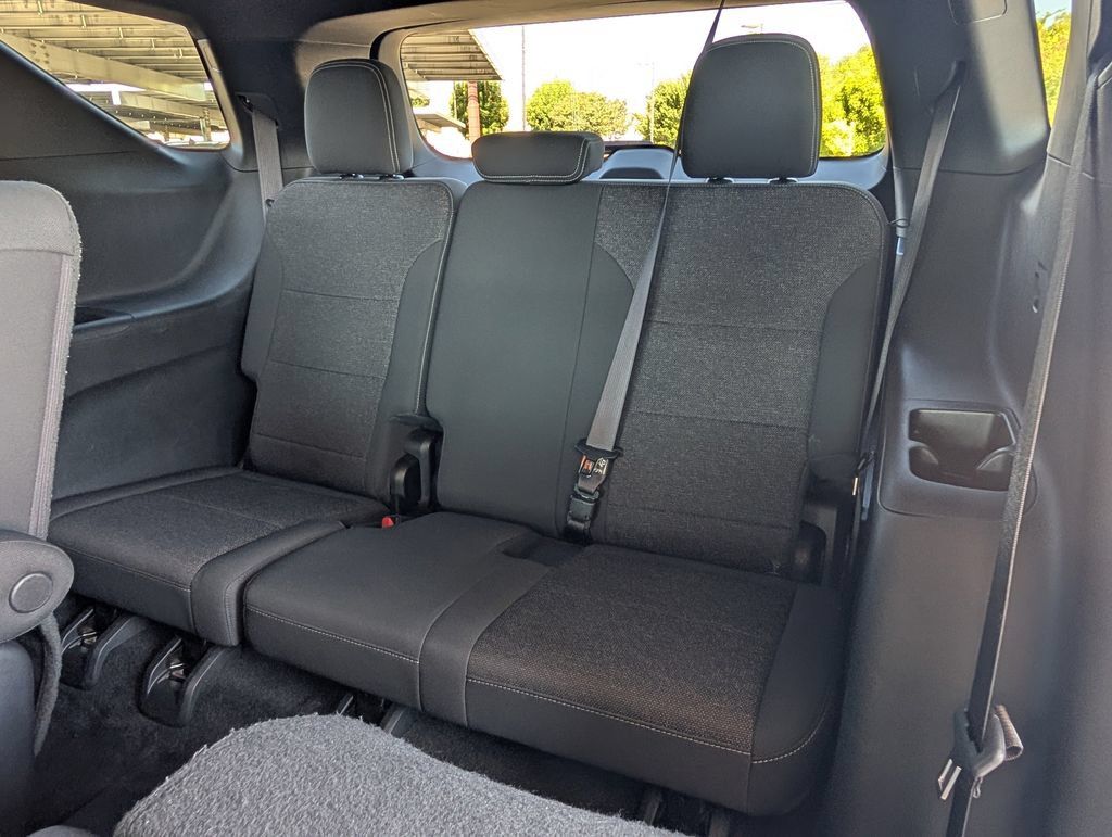 Used 2024 Chevrolet Traverse LT FWD image 21