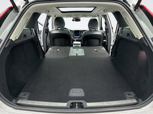 Used 2023 Volvo XC60 B5 Plus w/ Climate Package image 23