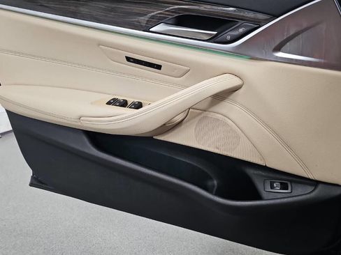 Used 2019 BMW 540i xDrive image 9