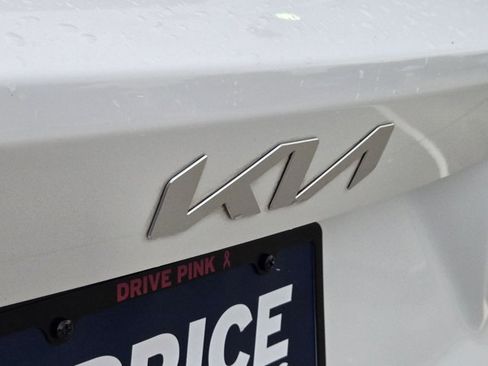 Used 2022 Kia Sorento S FWD image 19