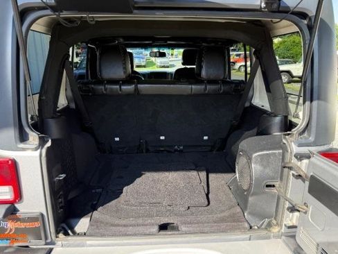 Used 2013 Jeep Wrangler Unlimited Sahara w/ Connectivity Group AWD/4WD image 5