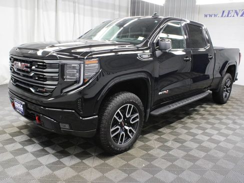 Used 2025 GMC Sierra 1500 AT4 w/ Technology Package AWD/4WD image 9