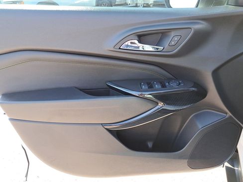 Used 2025 Chevrolet Trax ACTIV w/ Sunroof Package image 13