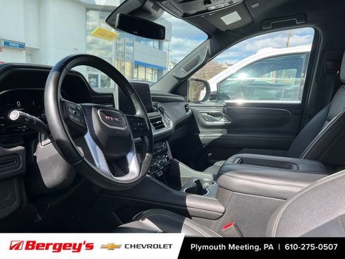 Used 2024 GMC Yukon SLT image 3