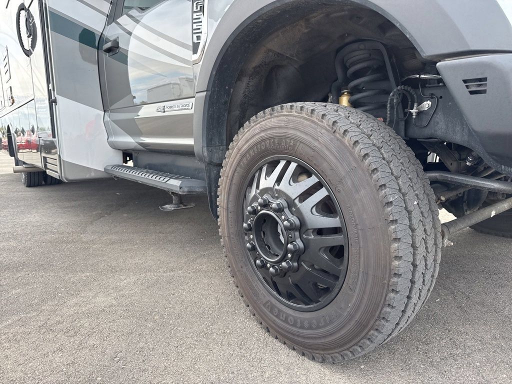 Used 2022 Ford F550 4x4 Regular Cab Super Duty w/ XLT Value Package image 8