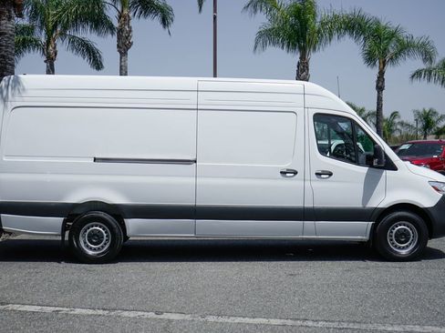 Used 2024 Mercedes-Benz Sprinter 2500 w/ Acoustic Package image 11
