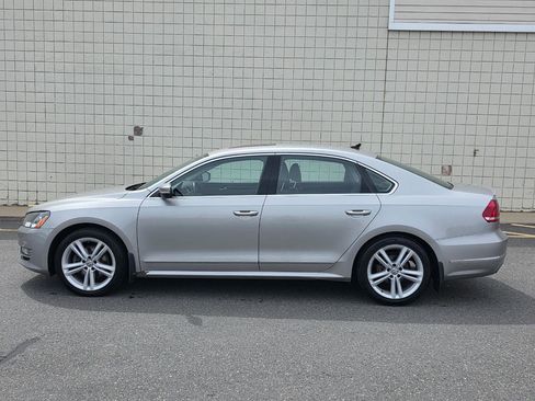 Used 2014 Volkswagen Passat 1.8T SEL Premium FWD image 4