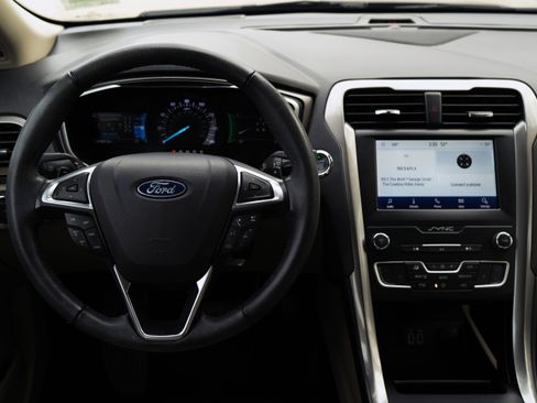 Used 2019 Ford Fusion SEL image 19