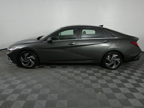 Used 2024 Hyundai Elantra SEL w/ Convenience Package FWD image 3