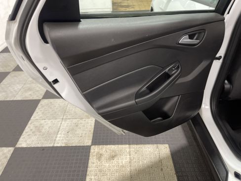 Used 2014 Ford Focus SE w/ SE Sport Package image 15