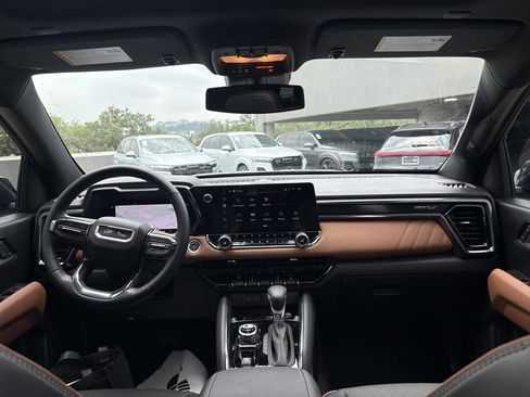 Used 2025 GMC Canyon AT4 w/ Technology Plus Package AWD/4WD image 19