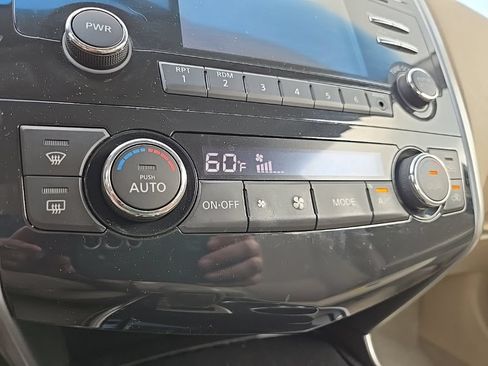 Used 2013 Nissan Altima 2.5 SV FWD image 21