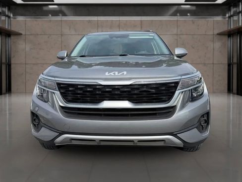 Used 2023 Kia Seltos S w/ Navigation Package AWD/4WD image 2
