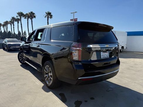 Used 2023 Chevrolet Suburban LT w/ Luxury Package RWD image 8
