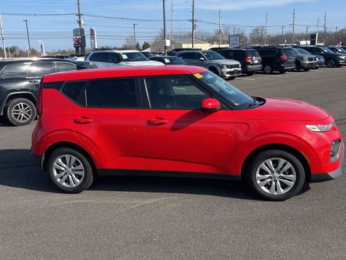 Used 2021 Kia Soul LX image 3