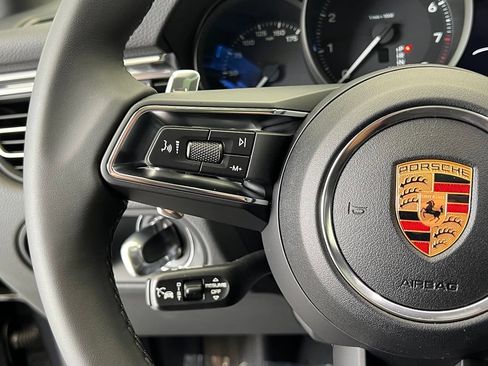 Used 2026 Porsche Macan AWD/4WD image 8