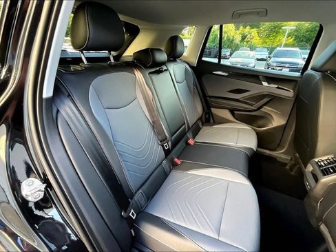 New 2025 Volkswagen Tiguan SE image 20