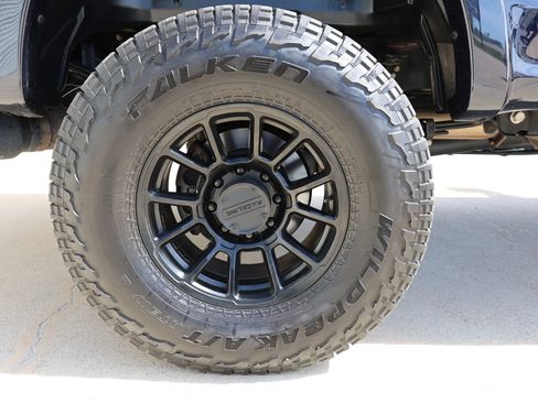 Used 2021 Ford F350 Platinum w/ Tremor Off-Road Package image 32