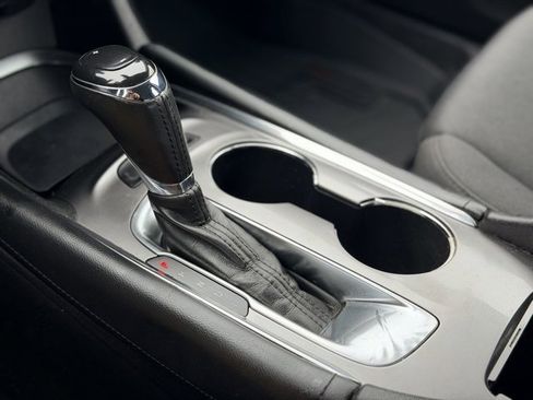 Used 2016 Chevrolet Malibu LT image 16