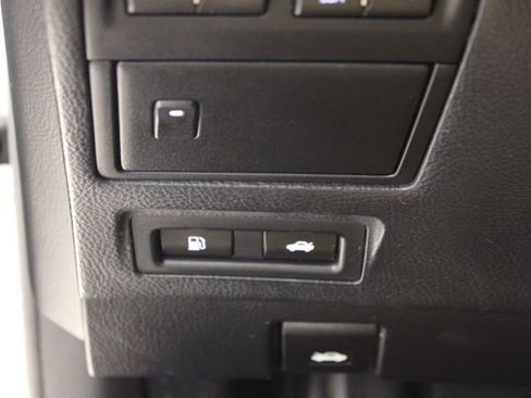 Used 2013 Lexus LS 460 AWD w/ Comfort Pkg image 22