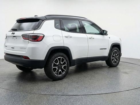 Used 2025 Jeep Compass Trailhawk image 9