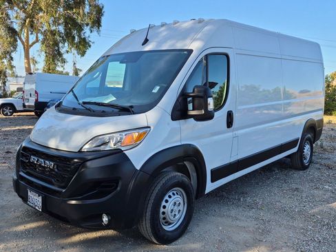 Used 2026 RAM ProMaster 2500 w/ Convenience Group FWD image 3