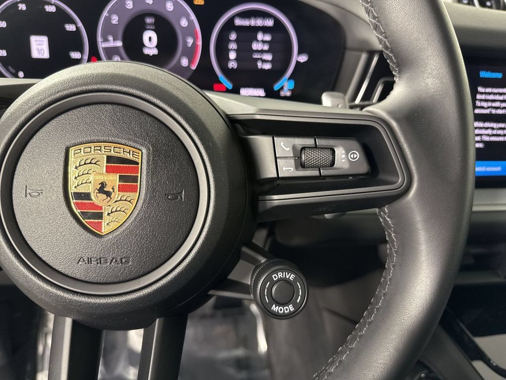 Certified 2024 Porsche Cayenne Coupe AWD/4WD image 38