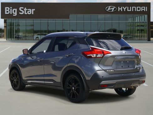Used 2020 Nissan Kicks SR w/ SR Premium Package FWD image 3