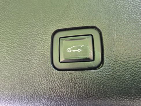 Used 2020 Chevrolet Traverse LT w/ LT Premium Package AWD/4WD image 34