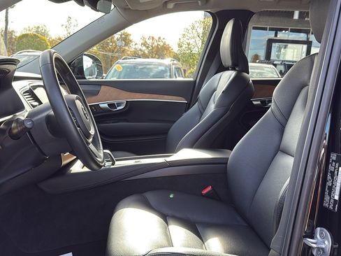 Used 2024 Volvo XC90 B6 Plus image 12