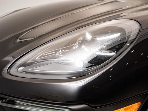 Certified 2023 Porsche Macan S AWD/4WD image 16