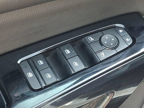 Used 2022 Nissan Pathfinder SV AWD/4WD image 27