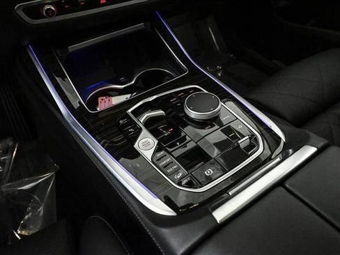 Used 2024 BMW X7 xDrive40i w/ Premium Package image 12