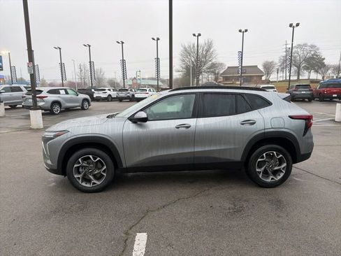 Used 2026 Chevrolet Trax LT w/ Driver Confidence Package image 5