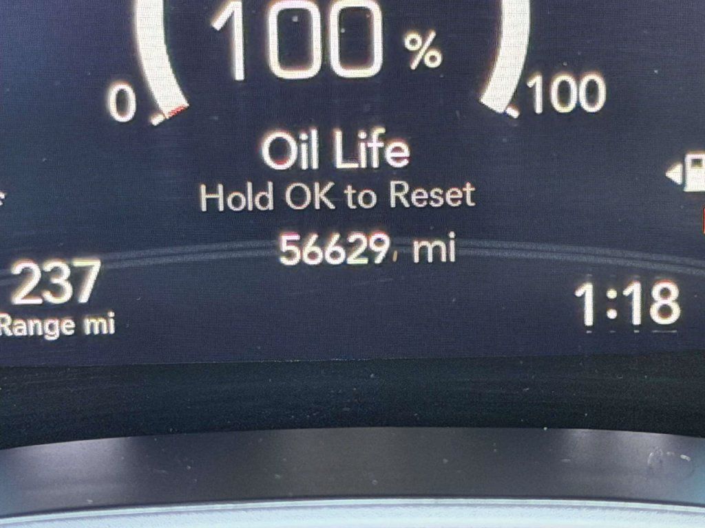 Used 2024 Chrysler Pacifica Touring-L FWD image 29