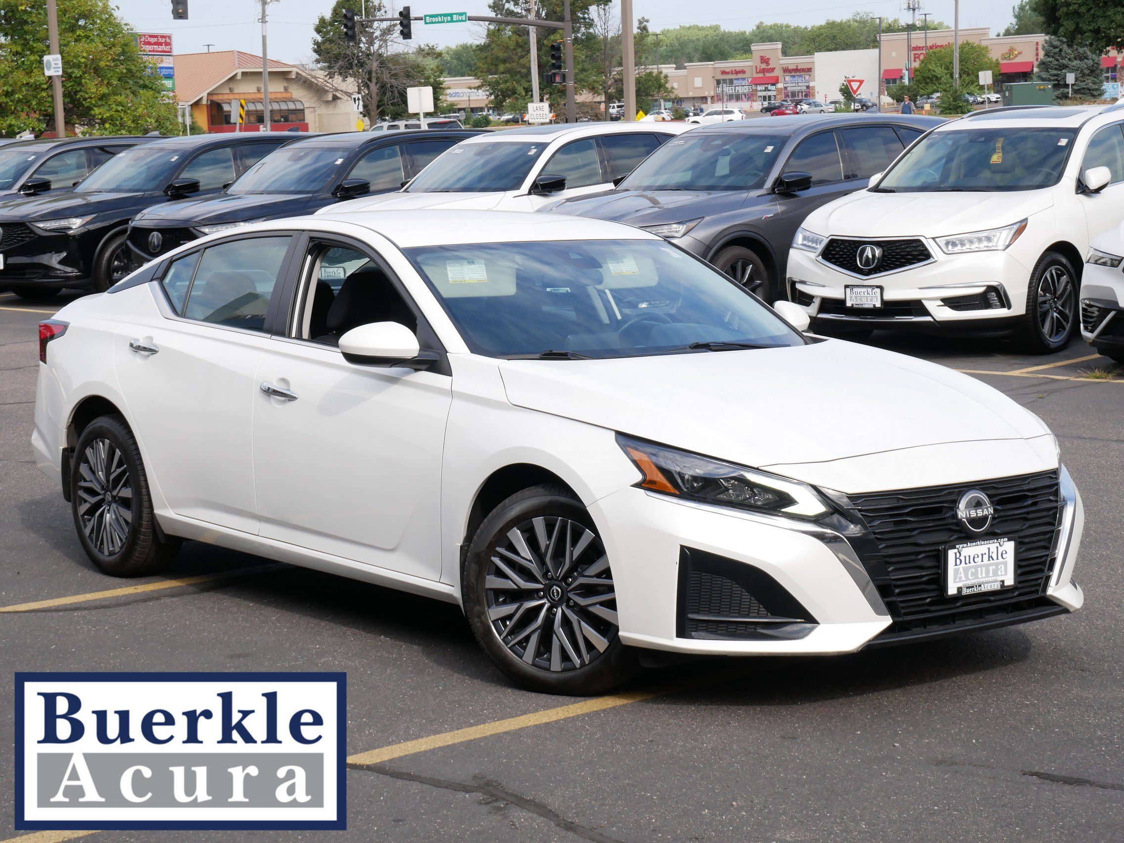 Used 2023 Nissan Altima 2.5 SV AWD/4WD image 1