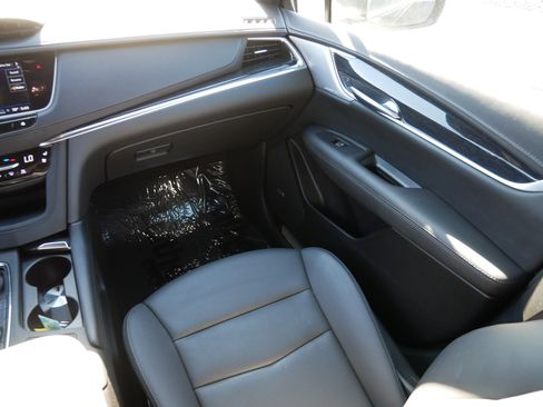 Used 2023 Cadillac XT5 Premium Luxury w/ Technology Package AWD/4WD image 11