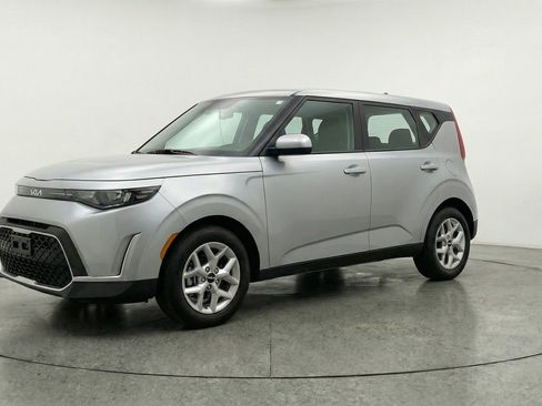 Used 2025 Kia Soul LX w/ LX Technology Package image 3