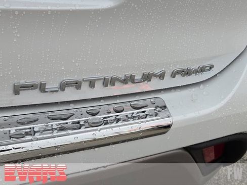 Used 2025 Toyota Highlander Platinum image 3