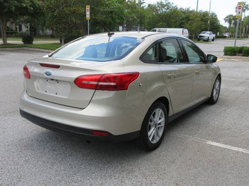 Used 2018 Ford Focus SE FWD image 5