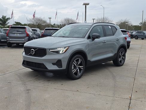 New 2026 Volvo XC40 B5 Core image 3