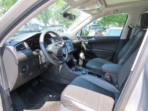 Used 2021 Volkswagen Tiguan SEL AWD/4WD image 2