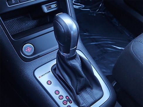 Used 2017 Volkswagen Tiguan Limited w/ Premium Package image 23