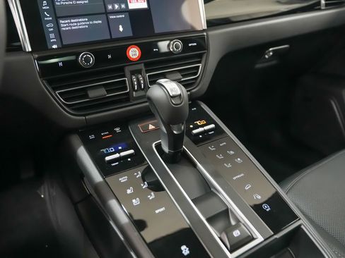 New 2026 Porsche Macan image 33