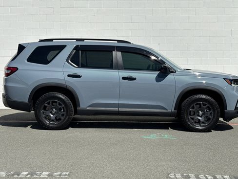 Certified 2023 Honda Pilot TrailSport image 7