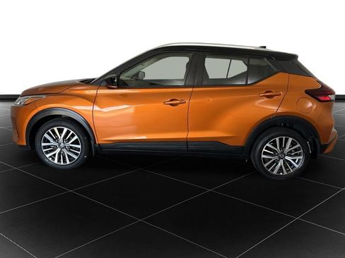 Used 2021 Nissan Kicks SV FWD image 2