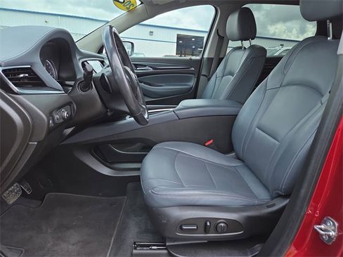 Used 2021 Buick Enclave Essence image 10